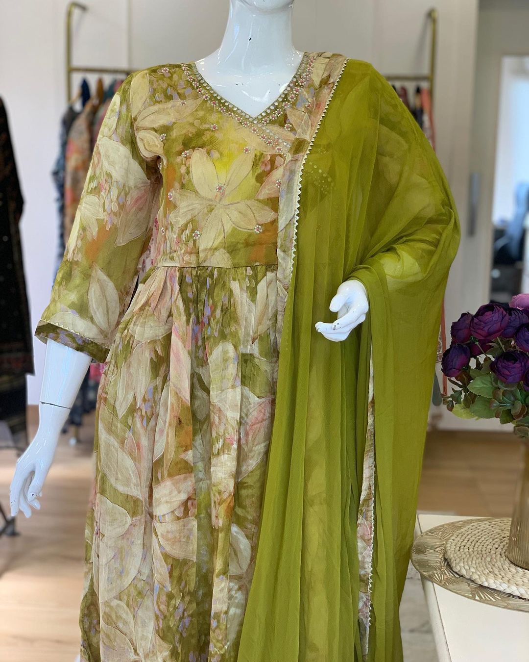 French Knotted Green Floral Suit
