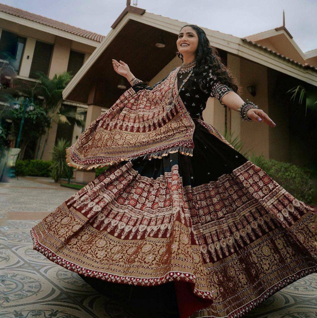 Devi Dazzle Navratri Lehenga Choli