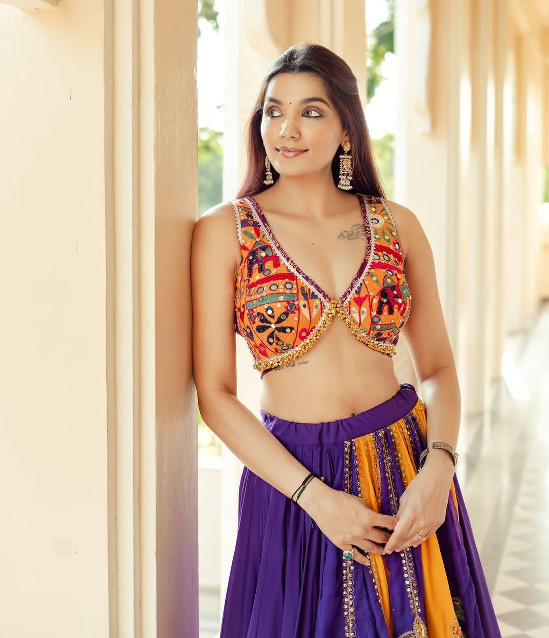 Aabha Aakar Navratri Lehenga Choli