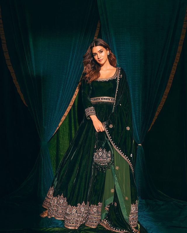 Kriti Sanon Majesty Velvet Gown With Dupatta