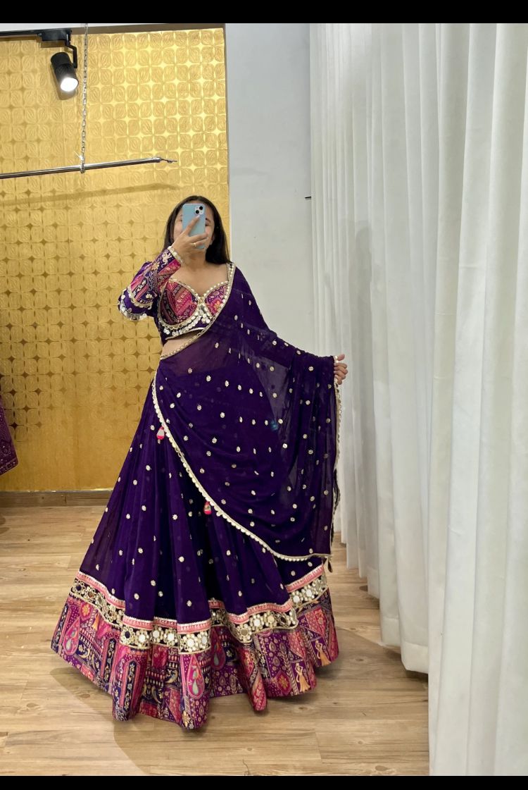 Aakarshak Navratri Lehenga Choli