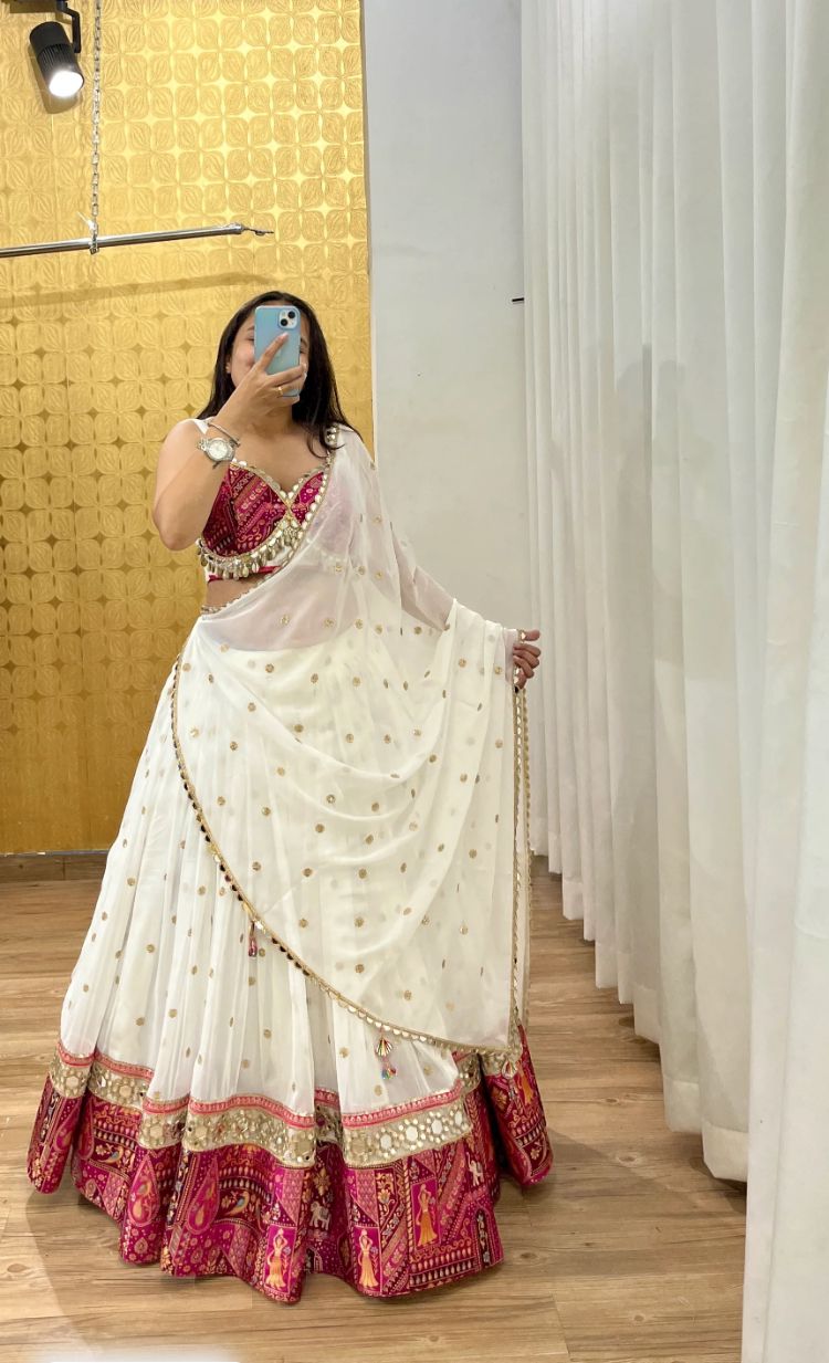 Aakarshak Navratri Lehenga Choli