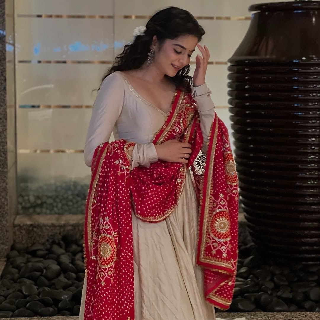 Leela Loom Gown With Dupatta