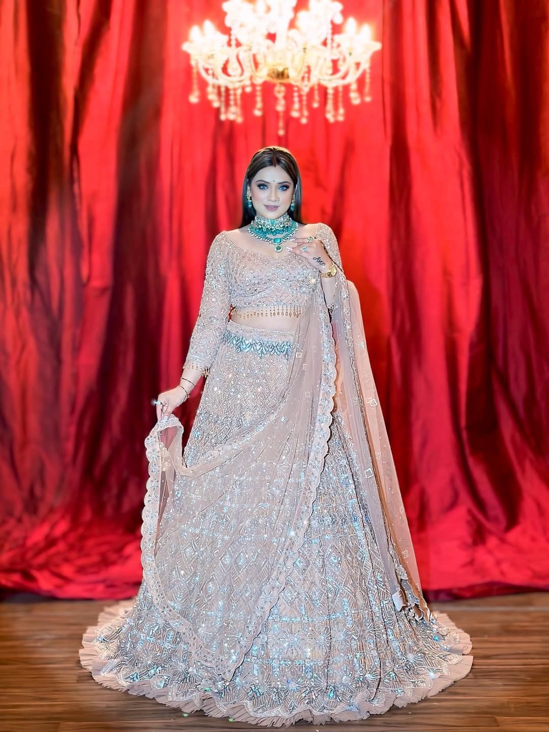 Palkon Pe Rang Lehenga Choli