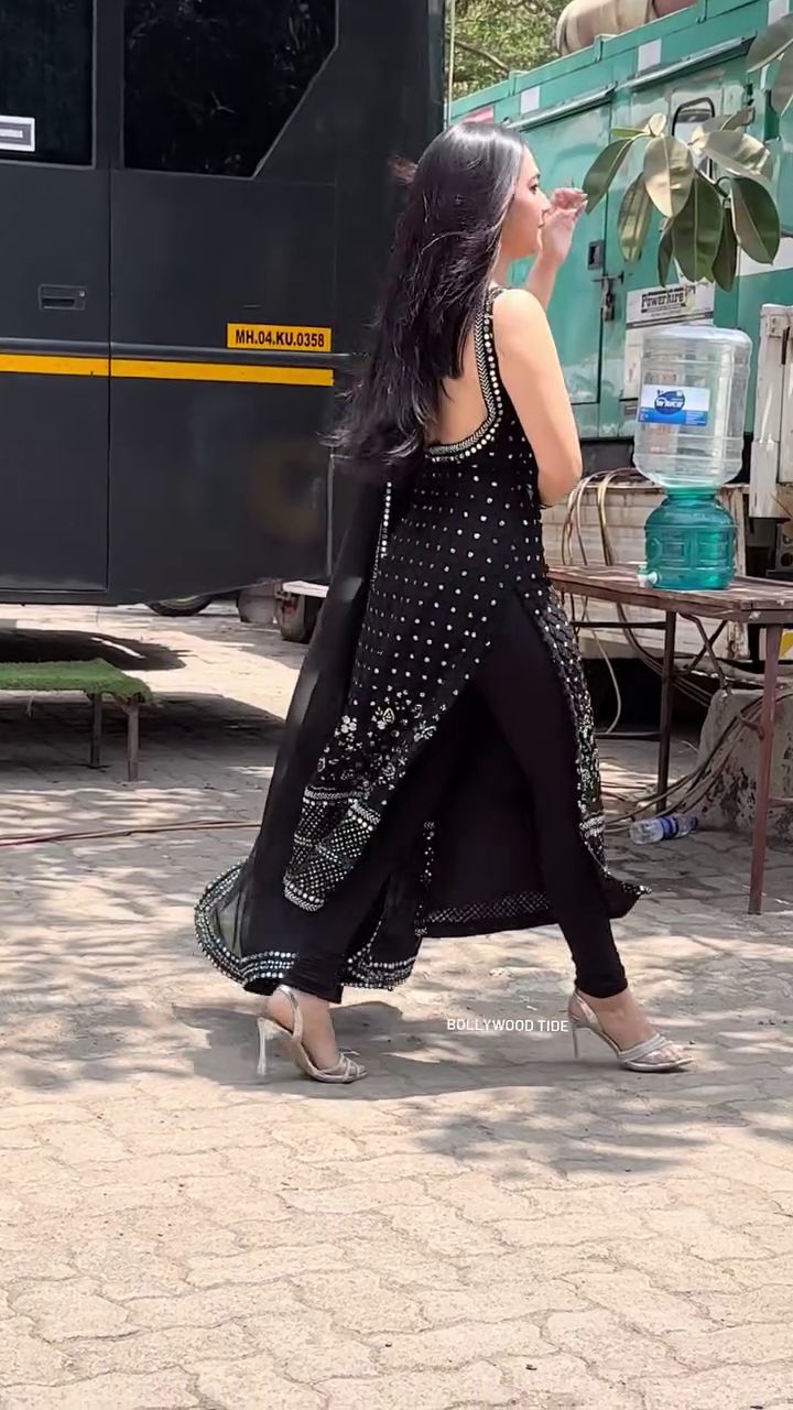 Ebony Hooriya Salwar Suit