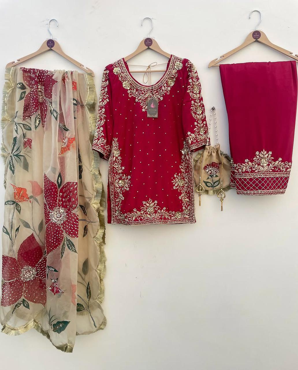 Mehr-e-Laal Salwar Suit