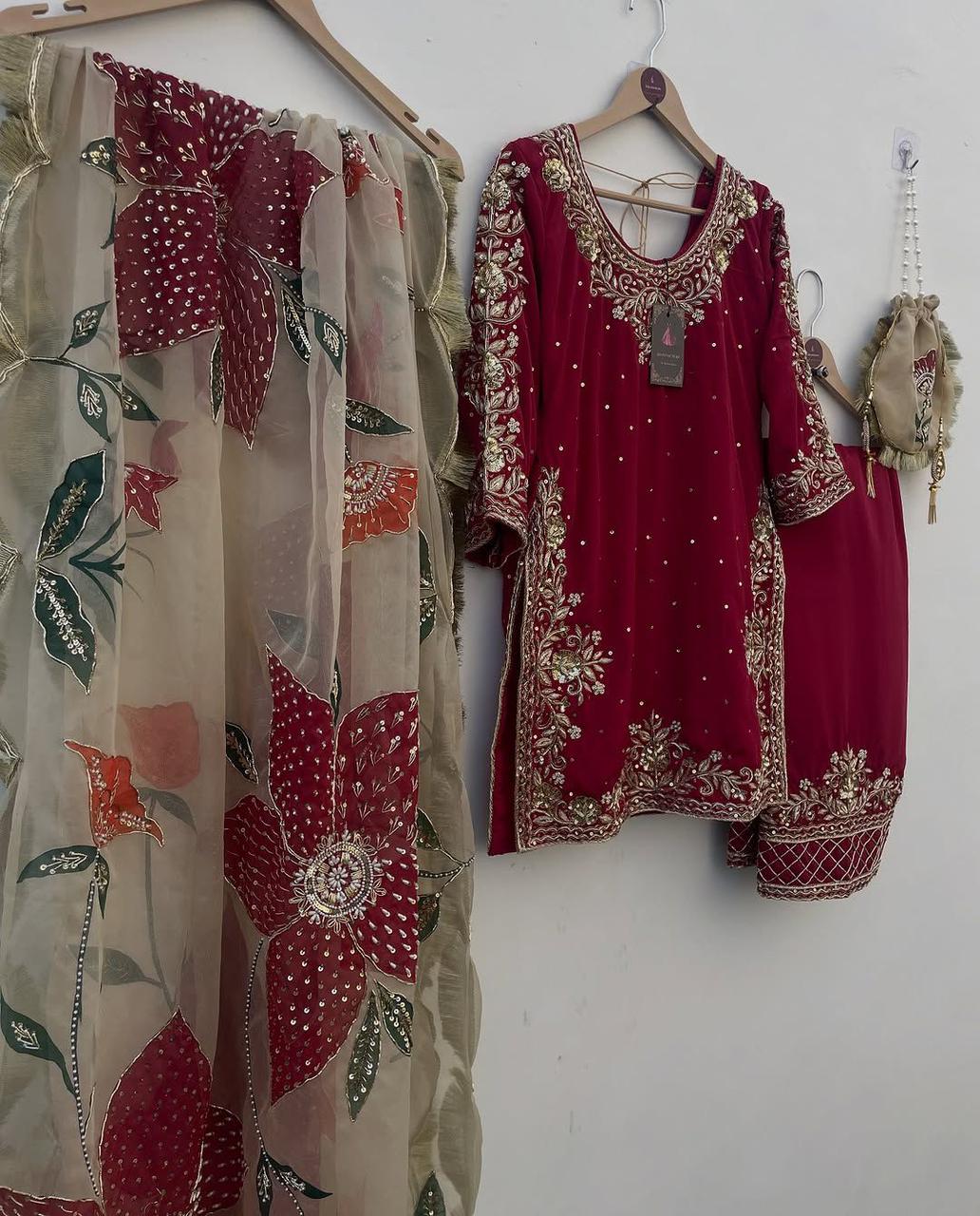 Mehr-e-Laal Salwar Suit