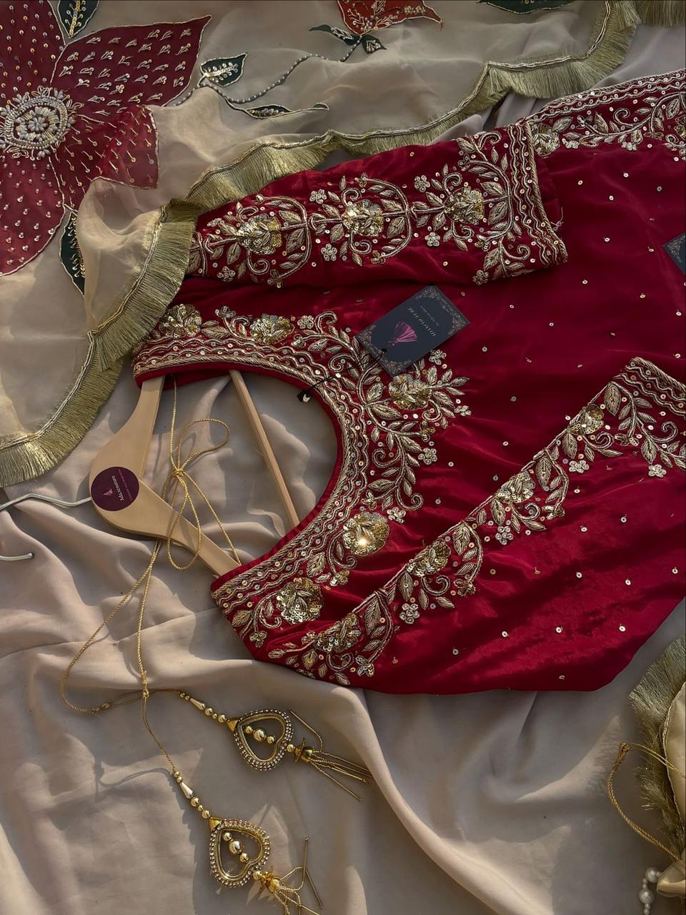 Mehr-e-Laal Salwar Suit
