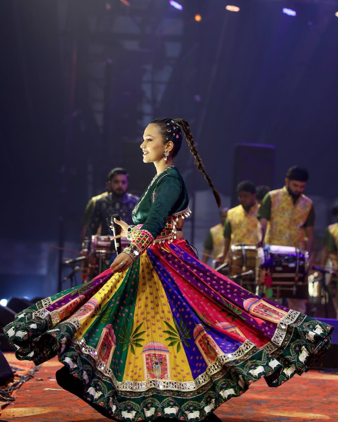 Rangrekha Raas Navratri Lehenga