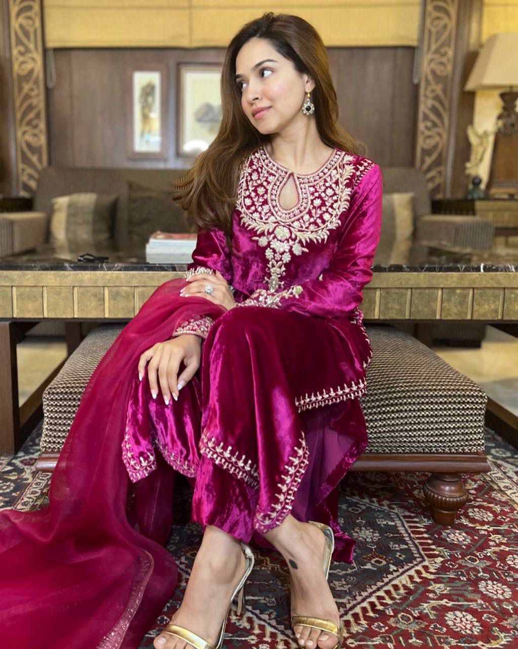 Vaniki Velvet Salwar Suit