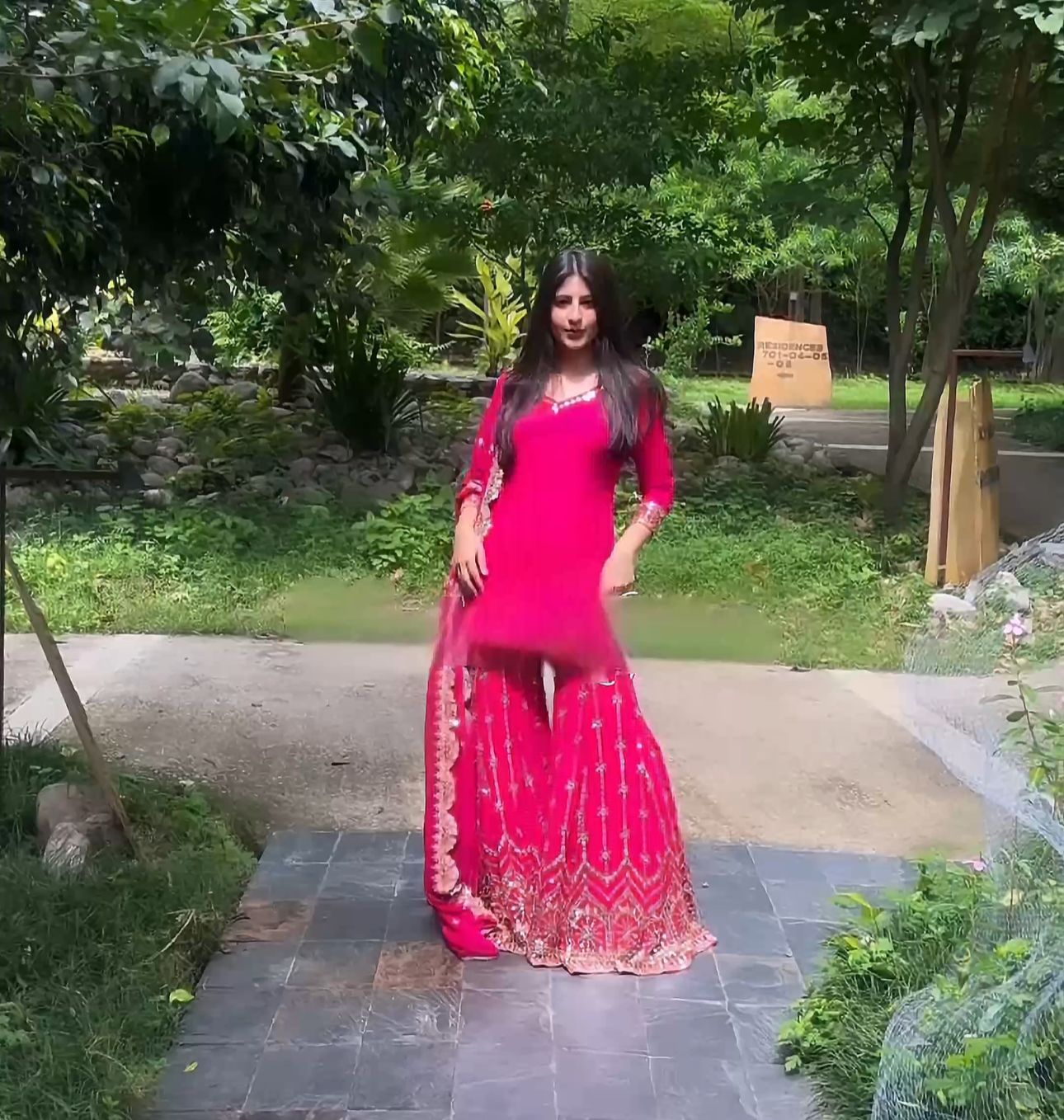Pehnawa-e-Pink Sharara Set